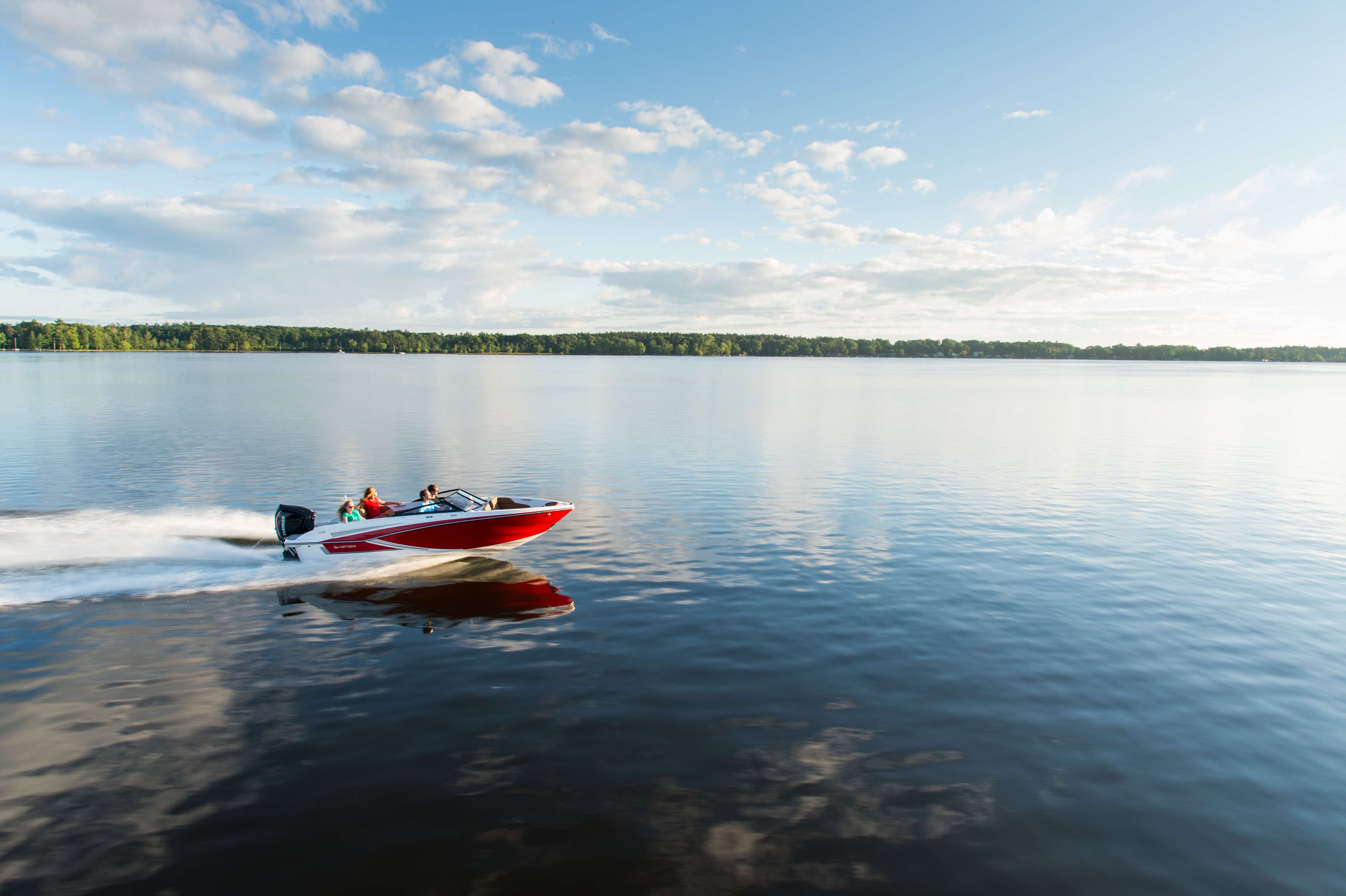Rejoignez-nous le 26 mai et essayez l’un de nos bateaux de plaisance au style résolument américain.