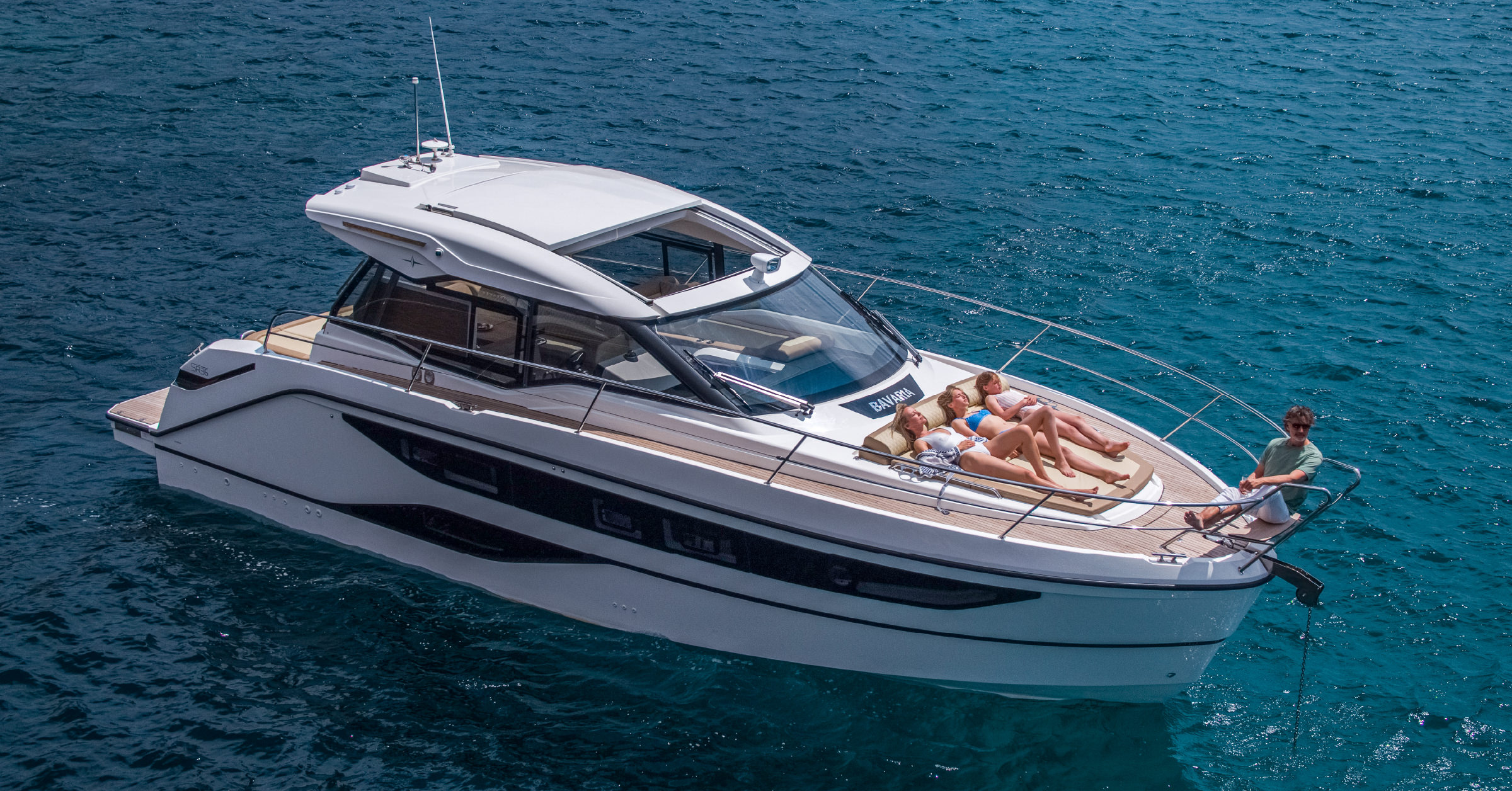 BAVARIA SR36: CRÉATIF, SPORTIF, CONVIVIAL ET DISPONIBLE CHEZ MATHIAS MARINE 