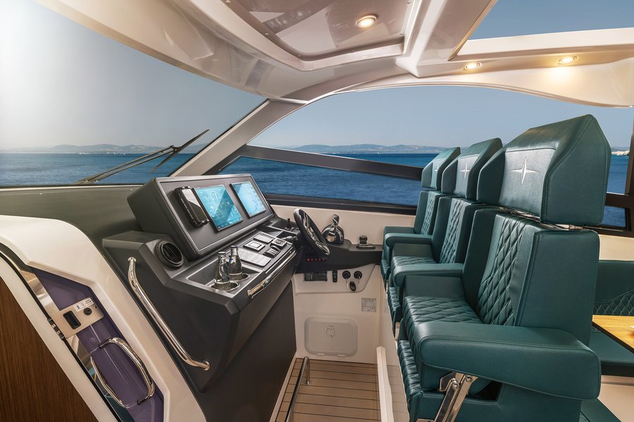 Bavaria vida 33 dashboard cockpit