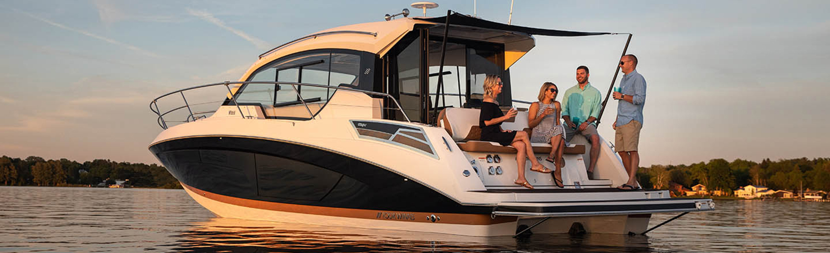 Four Winns Vista 355 Coupe boat